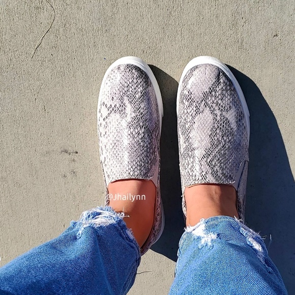 Lt Grey Snake skin Slip on sneaker - Picture 6 of 8